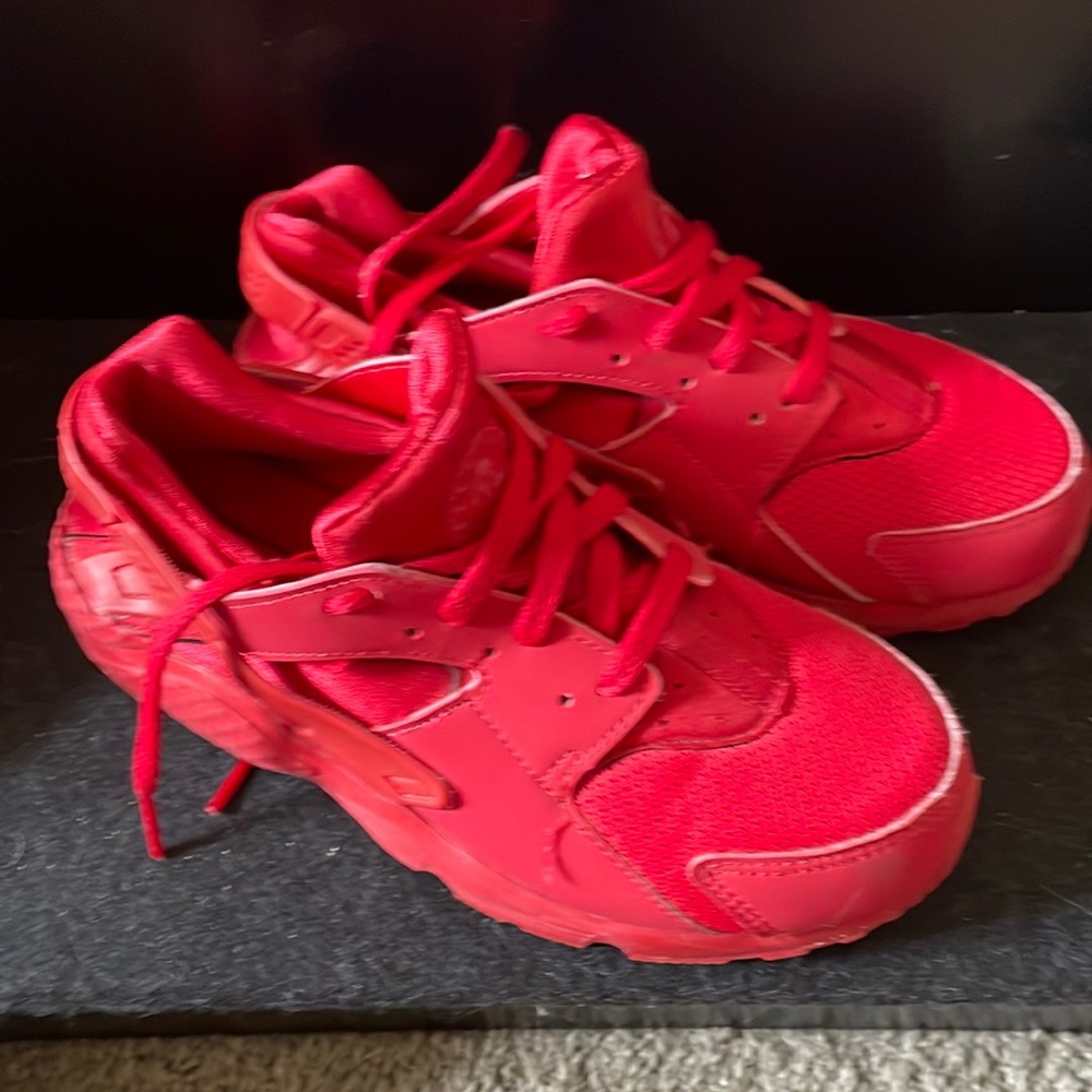 Boys skirts low neck sneakers